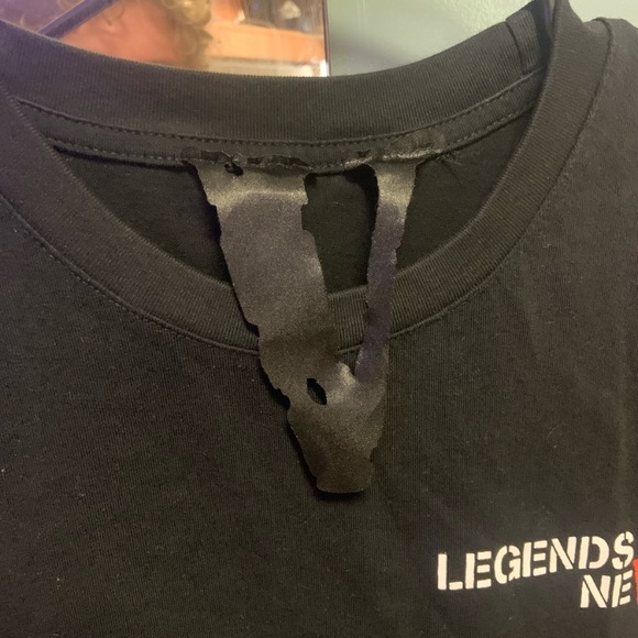 Black Legends Never Die T-Shirt - Picture 3 of 4